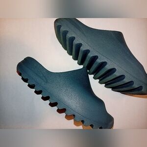 Adidas Yeezy Slide Slate Marine Sandals Size 1 Kids Flipflops 8.5 Inch Long